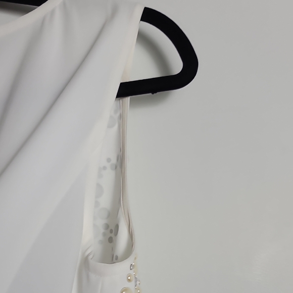 ST.JOHN Evening Ivory With Silver and Cream  Elegant Sleeveless Top Size 8 - Picture 16 of 16